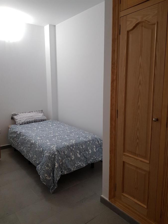 Apartamento privado en una zona tranquila y próxima al aeropuerto TF norte y a la ciudad de San Cristóbal de la Laguna . Exterior foto