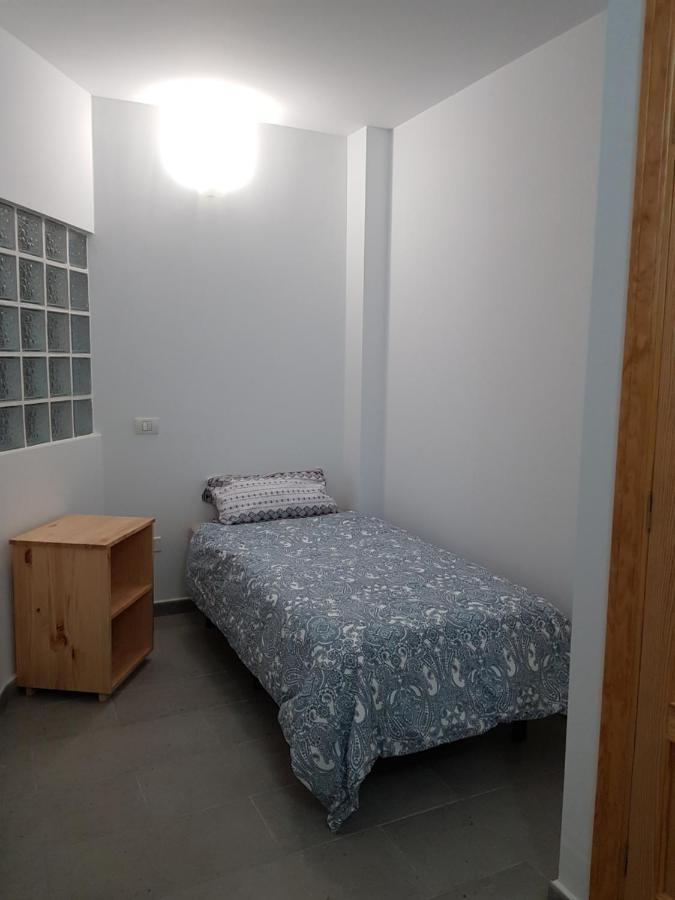 Apartamento privado en una zona tranquila y próxima al aeropuerto TF norte y a la ciudad de San Cristóbal de la Laguna . Exterior foto