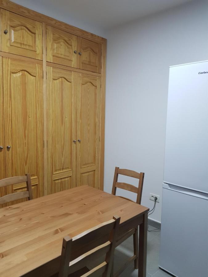 Apartamento privado en una zona tranquila y próxima al aeropuerto TF norte y a la ciudad de San Cristóbal de la Laguna . Exterior foto