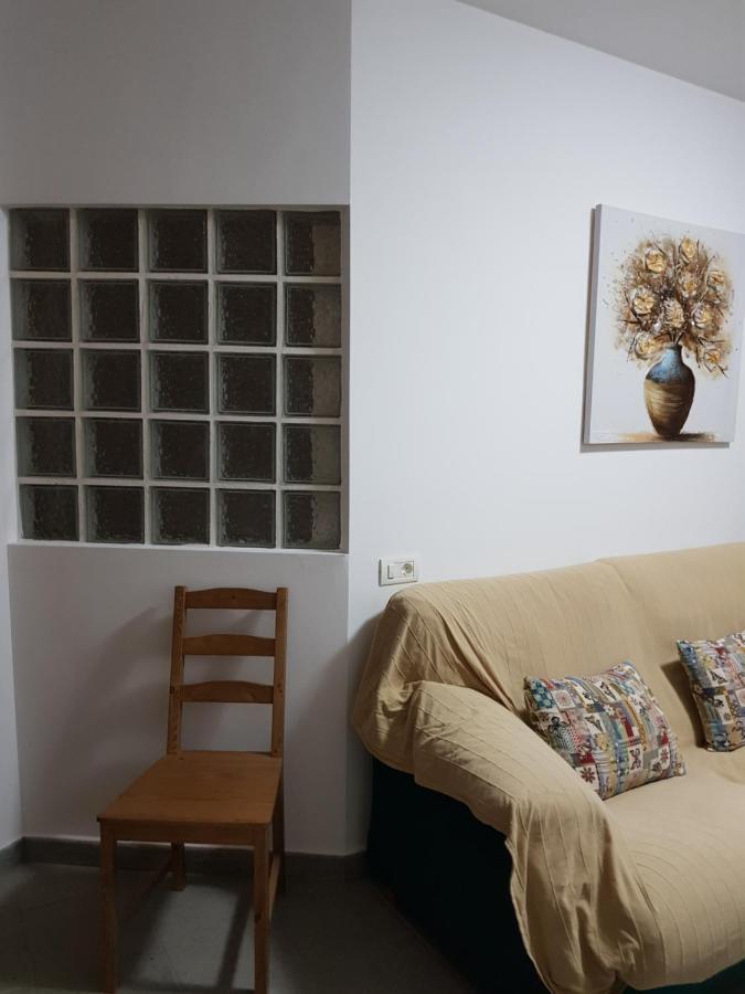 Apartamento privado en una zona tranquila y próxima al aeropuerto TF norte y a la ciudad de San Cristóbal de la Laguna . Exterior foto